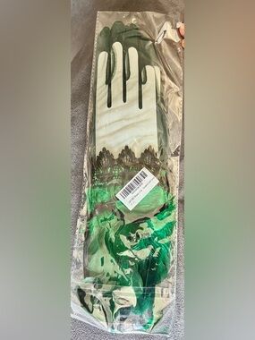 Elegant Green Feather & Lace Opera Gloves